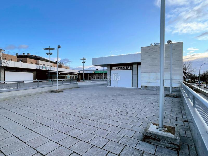 Foto 81401f2b-88c6-4219-9a03-987bf92657ee. Alquiler local comercial  esquinero de 83 m2 posibilidad 2 amplias terrazas en Colmenar Viejo