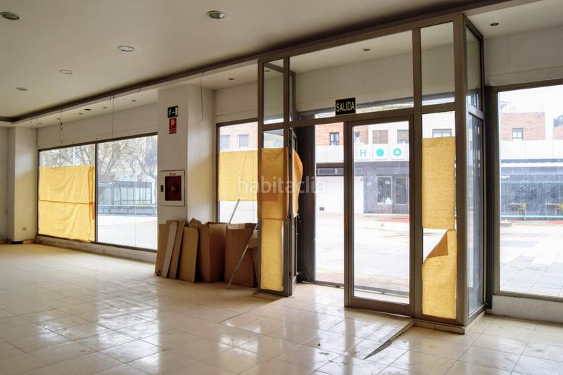 Foto f10b6c79-b86d-42e0-89a8-ad6419360838. Location local commercial dans El Olivar-La Magdalena Colmenar Viejo