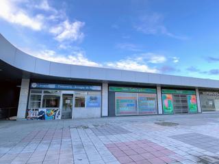 Alquiler Local Comercial en El Olivar-La Magdalena. Local comercial con posibilidad de terraza en centro comercial