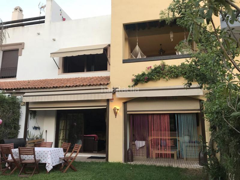 Foto e7dd2549-b575-4b54-b4fb-fee450a24292. Casa adossada a calle diego borrego 28 a Las Pajanosas Guillena