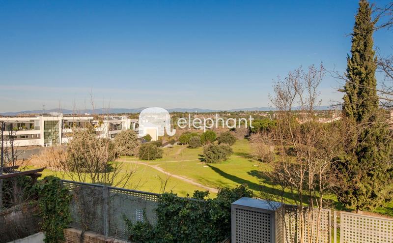 Foto 130d525f-c79e-4225-b217-b2562a31f050. Casa a schiera con riscaldamento parcheggio piscina in Boadilla del Monte