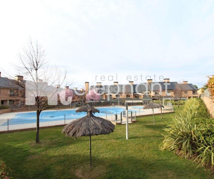 Foto 5ae6a519-7ce5-42d9-9850-c71872c3d41c. Casa a schiera con riscaldamento parcheggio piscina in Boadilla del Monte