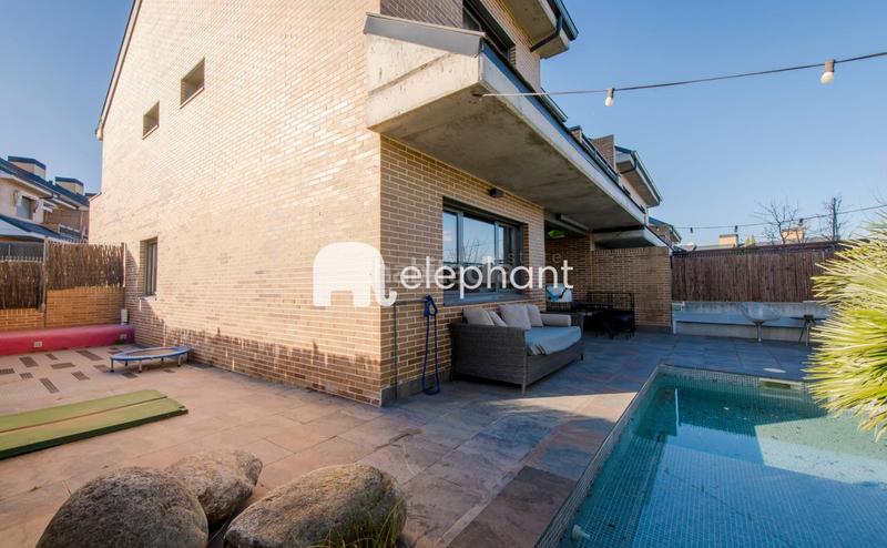 Foto d0691251-720b-4a09-85ad-2bc9e89e65bf. Casa a schiera con riscaldamento parcheggio piscina in Boadilla del Monte