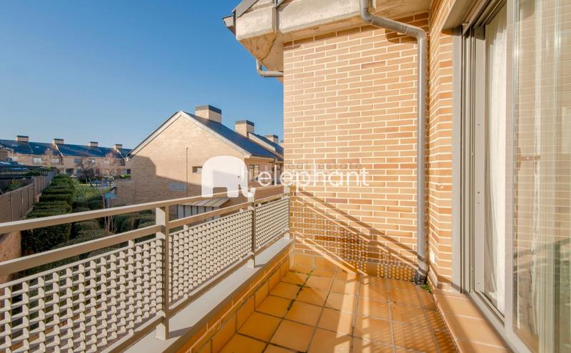 Foto df7b50b5-bec3-4399-b5a6-360db8c147c6. Casa a schiera con riscaldamento parcheggio piscina in Boadilla del Monte