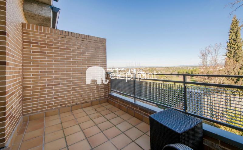 Foto e2fc18a6-f877-44e2-ad5d-0ee70a33215c. Casa a schiera con riscaldamento parcheggio piscina in Boadilla del Monte