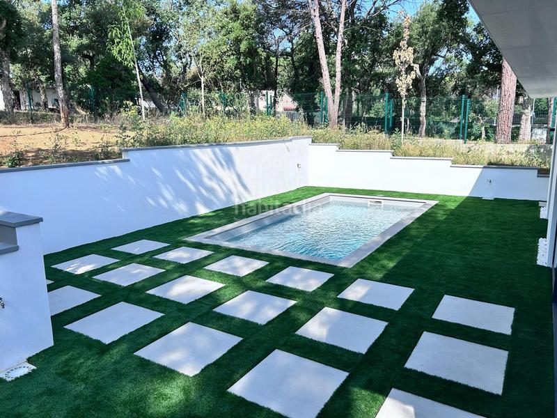 Foto 200a4475-bb9d-46b7-8e19-500ed0d2b0ba. Chalet  nuevo 4hab., piscina privada, garaje y gran jardín en Llagostera