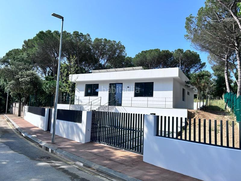 Foto 76c0b624-34a2-4c9d-ba2a-3da18c47cac4. Chalet  nuevo 4hab., piscina privada, garaje y gran jardín en Llagostera