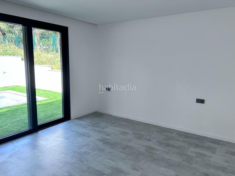Foto a975c5c3-05df-4d28-9a54-bd8fca1ae9a2. Chalet  nuevo 4hab., piscina privada, garaje y gran jardín en Llagostera
