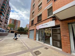 Trapasso Locale commerciale in Lloreda. Peluquería en funcionamiento en badalona  listo para empezar y g