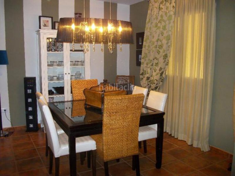 Foto 58de1be8-24e7-49e8-bdb6-92d26820a026. Affitto casa a schiera in calle diego borrego 28 in Guillena