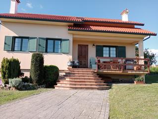 Chalet à Ares. Vivienda unifamiliar plantas baja y bajo cubierta, vistas mar en