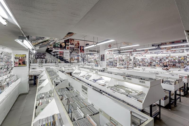 Foto c9779559-29ea-4264-8e56-3a0259d5af8a. Local comercial magnifico local comercial en rentabilidad, excelente ubicación cfernandez de los rios. en Madrid