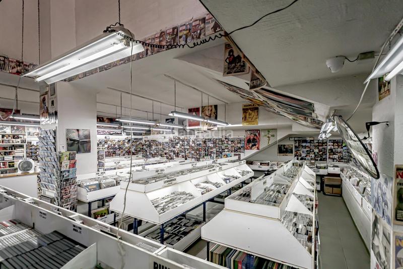 Foto e907f1ed-fc40-44fd-80c9-e19f8e8d740f. Local comercial magnifico local comercial en rentabilidad, excelente ubicación cfernandez de los rios. en Madrid