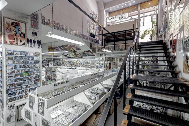 Foto e9d79261-4af8-4fe2-9377-2604c074fd67. Local comercial magnifico local comercial en rentabilidad, excelente ubicación cfernandez de los rios. en Madrid