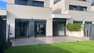 Xalet a Cortijo sur. Chalet reformado en urbanización privada