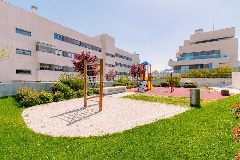 Foto fdcb4e5c-7c40-42d7-8906-c48ce71c1a0d. Planta baixa amb calefacció aparcament piscina a Boadilla del Monte
