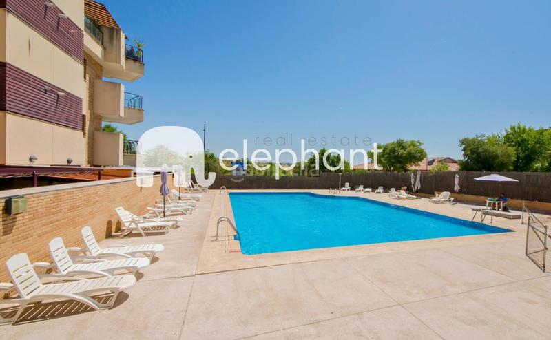 Foto 0f38876e-d050-499a-8fa0-5e16c9637a2d. Ground floor with heating parking pool in Viñas Viejas Boadilla del Monte