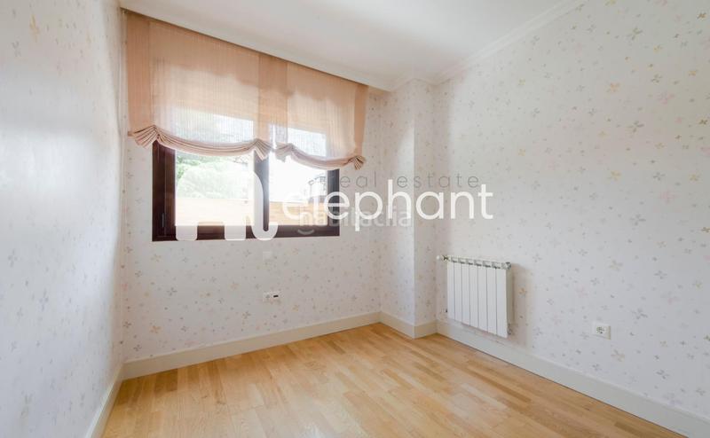 Foto 7bb9a9ee-55a5-4d29-b99d-579f54cc26dd. Ground floor with heating parking pool in Viñas Viejas Boadilla del Monte