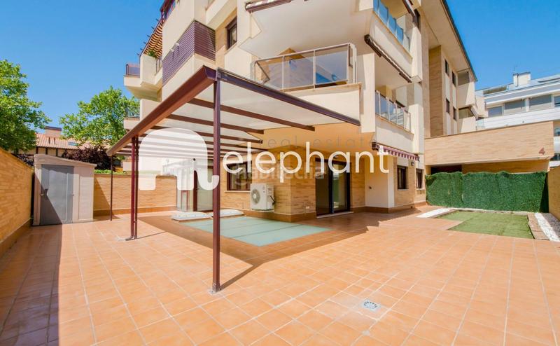 Foto d2e6a3db-3208-4f57-8f25-0726887658e8. Piano terra con riscaldamento parcheggio piscina in Boadilla del Monte