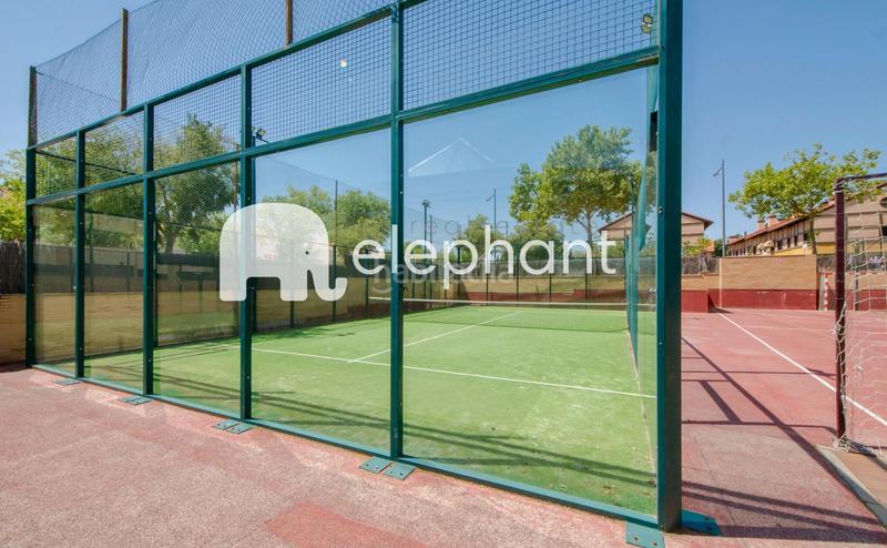 Foto efc63717-57e9-4419-b6d0-fd7d93b9da59. Ground floor with heating parking pool in Viñas Viejas Boadilla del Monte