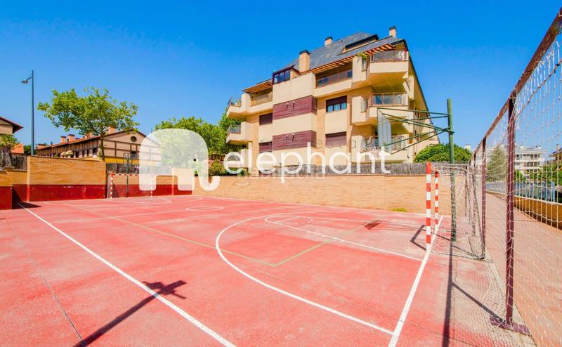 Foto f68240ea-1481-41bd-b77d-3fd14c771ffa. Piano terra con riscaldamento parcheggio piscina in Boadilla del Monte