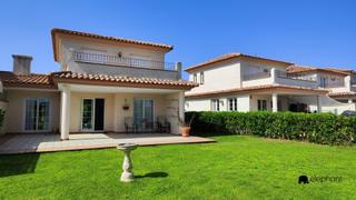 Casa adossada a San Jorge. Villa pareada con vistas al campo de golf