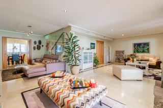 Casa adossada a El Burgo. Exclusivo chalet de lujo en las rozas de madrid con jardín, terr