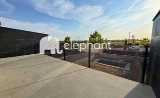 Location Maison jumelée à Valenoso. Alquiler chalet adosado con piscina privada en boadilla del mont