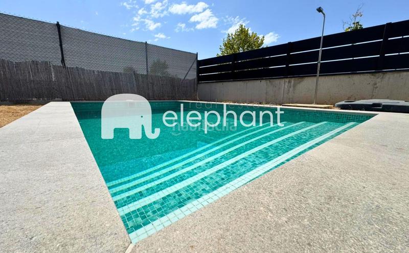 Foto 0ceca0cb-8e5a-4a5f-a9ec-c61408324ee0. Alquiler casa adosada alquiler chalet adosado con piscina privada en Boadilla del Monte