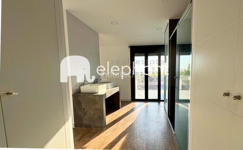 Foto 4f6cd1e4-43d0-4f20-b67f-5065a0fe28c7. Alquiler casa adosada alquiler chalet adosado con piscina privada en Boadilla del Monte