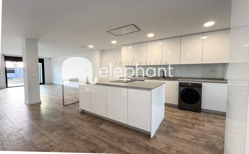 Foto a55687ad-3aa5-4dc5-b166-2da6e2ec2de5. Alquiler casa adosada alquiler chalet adosado con piscina privada en Boadilla del Monte
