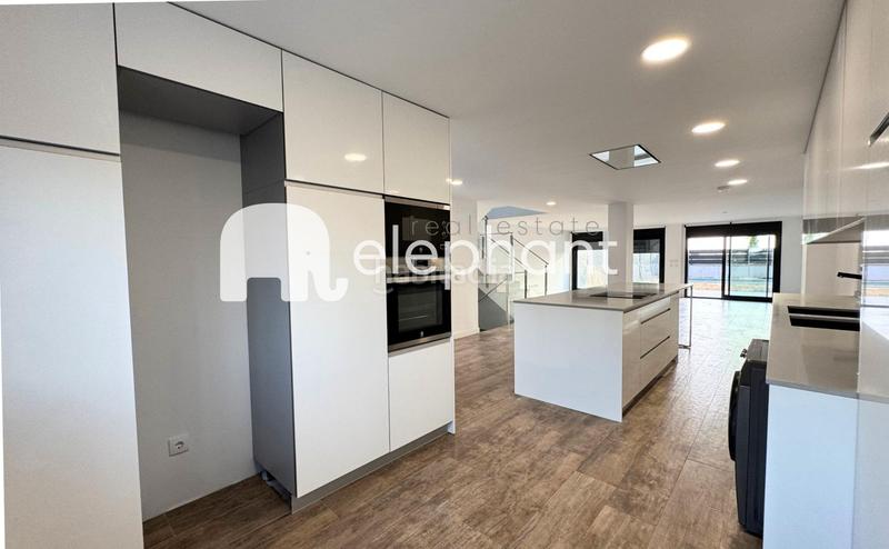 Foto dd31e75b-9211-4a97-9450-700a2064a7f5. Alquiler casa adosada alquiler chalet adosado con piscina privada en Boadilla del Monte