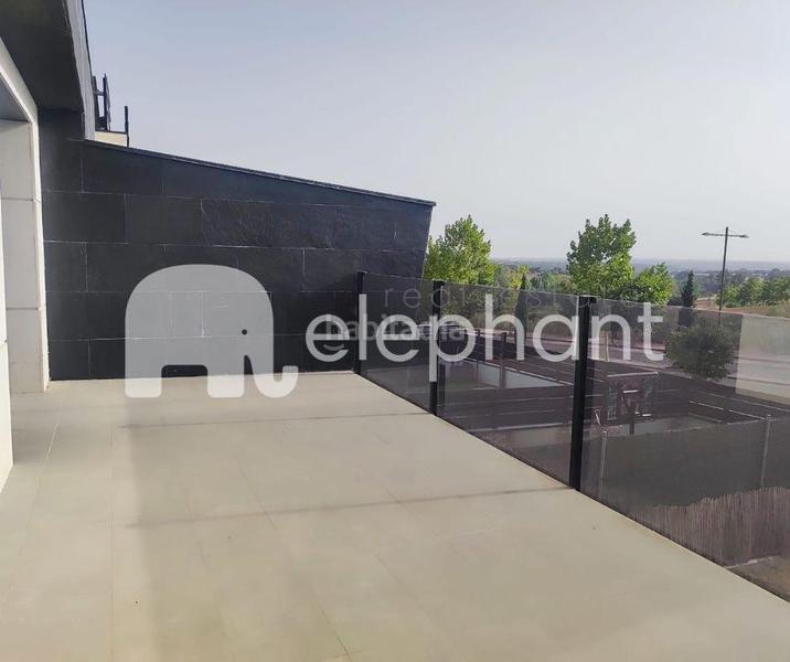 Foto ebde587e-a7df-40c3-811e-699c0d8835b0. Alquiler casa adosada alquiler chalet adosado con piscina privada en Boadilla del Monte