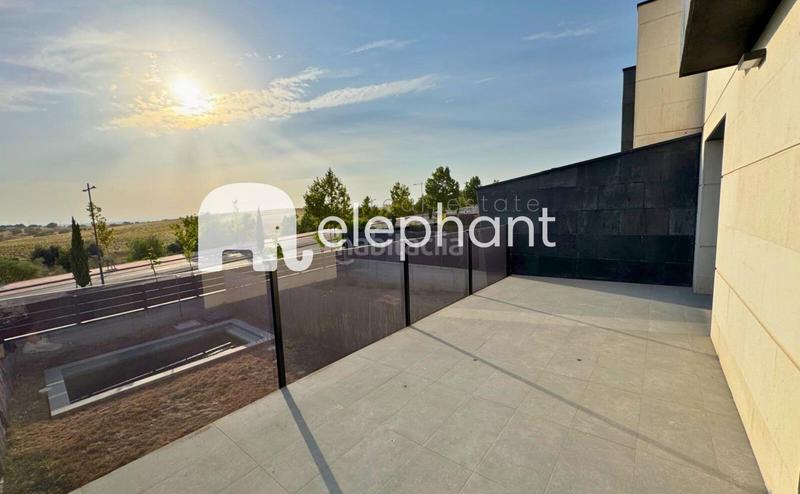 Foto 4eaf4e8e-0dbd-4ac2-811c-cccedc7d56f6. Rent semi detached house with heating parking pool in Boadilla del Monte