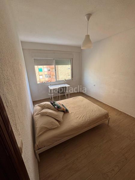 Foto d31b44f7-20b2-4596-8538-8acf6151807f. Alquiler piso se alquila bonito y luminoso piso en la zona de Cartuja, en Granada