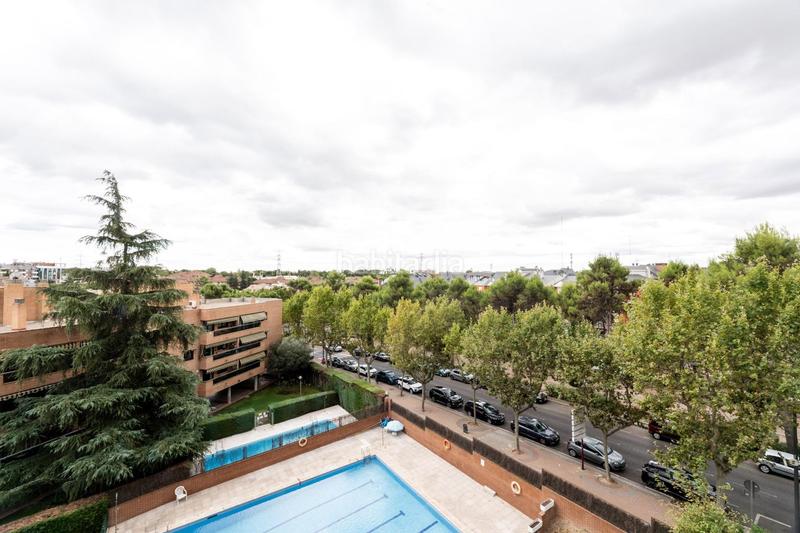 Foto 7a242626-fef5-41ac-918e-570303c38371. Alquiler ático aticodúplex de 3 dormitorios con piscina comunitaria en Pozuelo de Alarcón