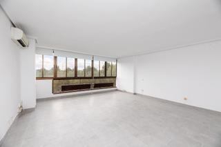 Affitto Attico in Avenida Europa. Aticodúplex de 3 dormitorios con piscina comunitaria
