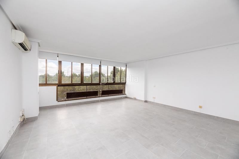 Foto 9eb1c6b5-60bc-4fef-8233-3703ea05d43c. Alquiler ático aticodúplex de 3 dormitorios con piscina comunitaria en Pozuelo de Alarcón