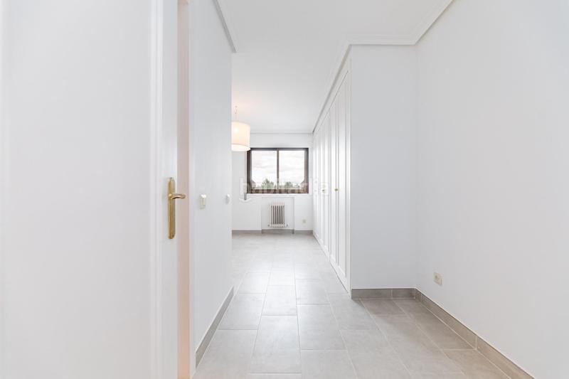 Foto 619c4b9c-d0ea-47df-a2d8-4d92d22c60af. Rent penthouse with heating parking pool in Avenida Europa Pozuelo de Alarcón