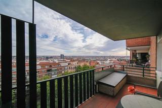 Pis a Jerónimos. Piso con terraza panorámica en paseo de reina cristina  4 dormit