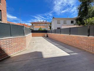 Location Rez-de-chaussée à Casa Amarilla. Pisos a estrenar en planta baja 2 habitaciones con patio en gala