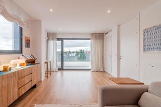 Casa aparellada a Pueblo. Magnífico chalet de esquina en pozuelo de alarcón