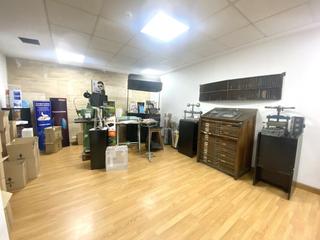 Miete Fabrikhalle in Simancas. Se ofrece en venta, alquiler o alquiler con opción de compra una