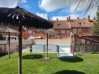 Maison jumelée à Mejorada del Campo. Espectacular chalet de capricho con piscina