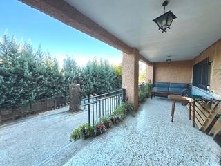 Xalet a Torrejón del Rey. Chalet independiente con piscina y gran parcela en torrejón del