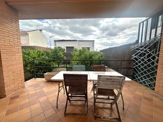 Casa adossada a Pinar del Rey. Exclusivo chalet adosado con ascensor, jardín privado y grandes