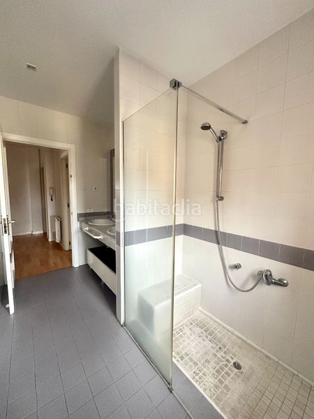 Foto c74a38b3-5b63-4b71-98c3-1b37f4372374. Casa adossada amb calefacció aparcament a Pinar del Rey Madrid