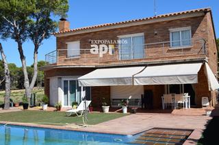 Maison à Centre. Xalet unifamiliar amb piscina prop de palamós