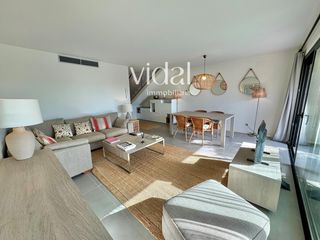 Affitto Casa a schiera in El Pedró. Casa amb vista a mar, terrassa i aparcament opcional