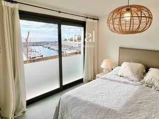 Casa adossada a El Pedró. Casa amb excel.lents vistes i terrasses.